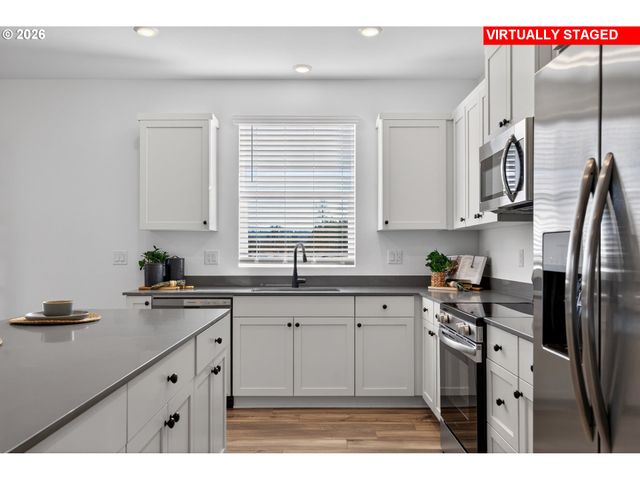 1138 Clemson St, Woodburn, OR 97071