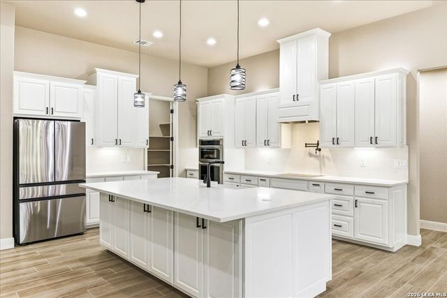 120 Timber Heights, La Vernia, TX 78121