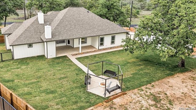 120 Timber Heights, La Vernia, TX 78121