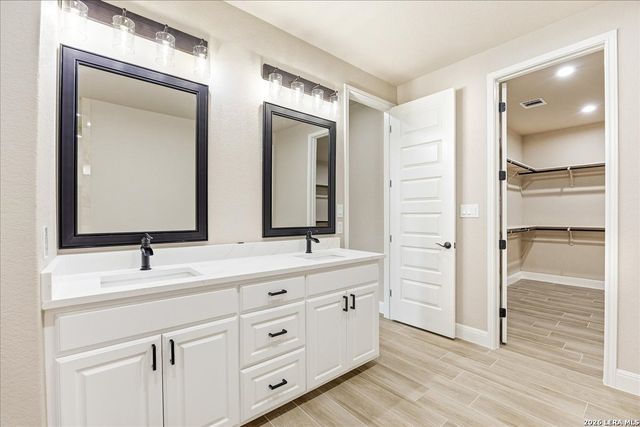 120 Timber Heights, La Vernia, TX 78121