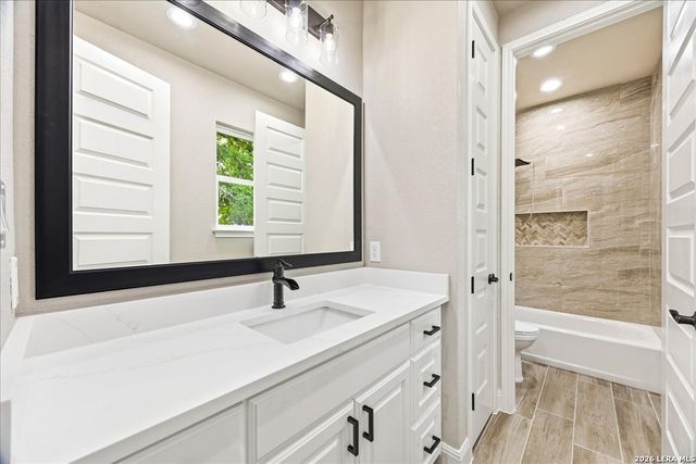 120 Timber Heights, La Vernia, TX 78121