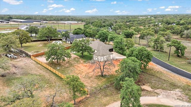 120 Timber Heights, La Vernia, TX 78121