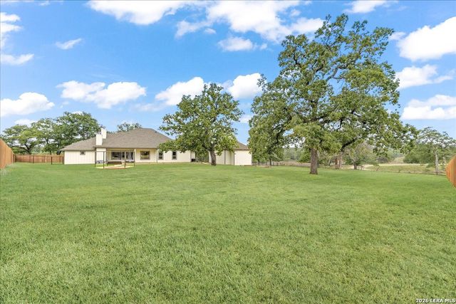 120 Timber Heights, La Vernia, TX 78121