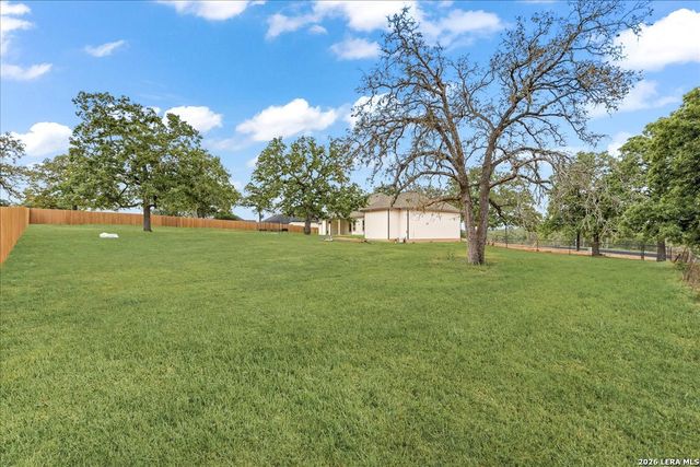 120 Timber Heights, La Vernia, TX 78121