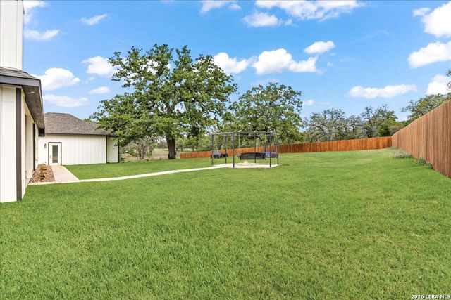 120 Timber Heights, La Vernia, TX 78121