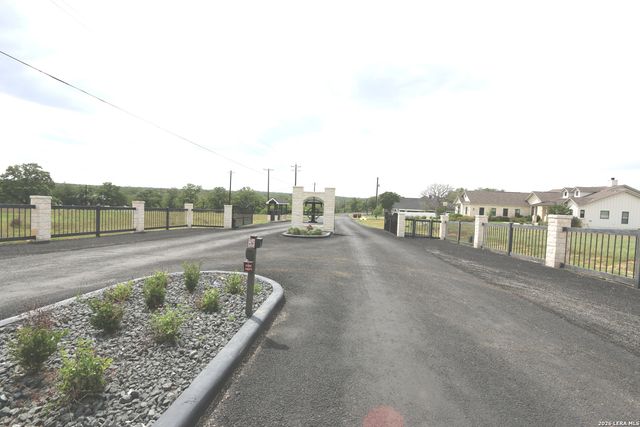 120 Timber Heights, La Vernia, TX 78121