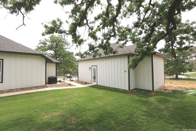120 Timber Heights, La Vernia, TX 78121