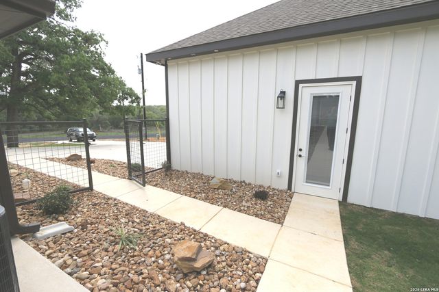 120 Timber Heights, La Vernia, TX 78121