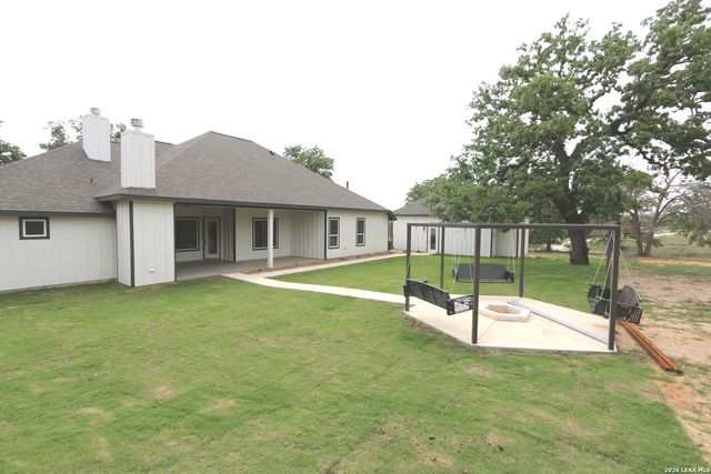 120 Timber Heights, La Vernia, TX 78121