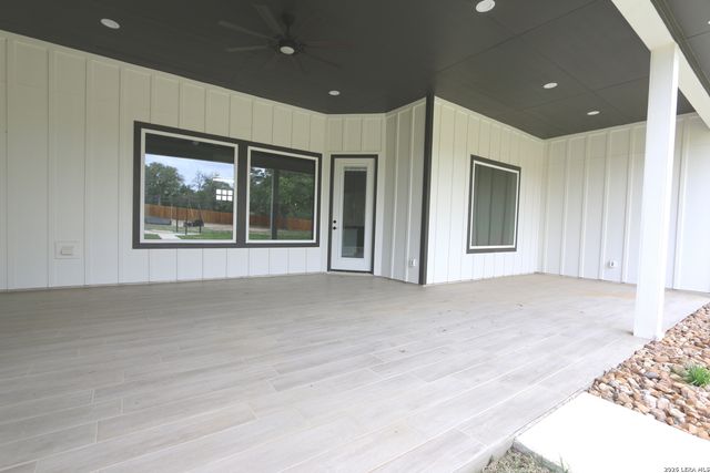 120 Timber Heights, La Vernia, TX 78121