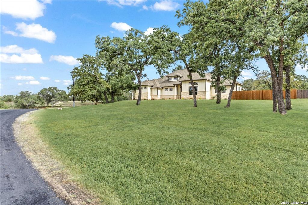 120 Timber Heights, La Vernia, TX 78121