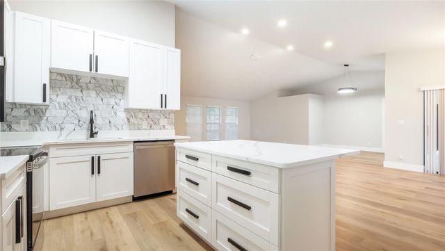 6411 NW 54th Dr, Coral Springs, FL 33067