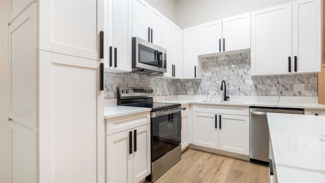 6411 NW 54th Dr, Coral Springs, FL 33067