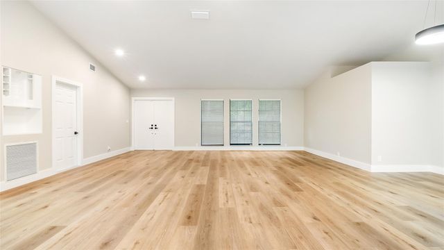 6411 NW 54th Dr, Coral Springs, FL 33067