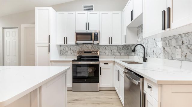 6411 NW 54th Dr, Coral Springs, FL 33067