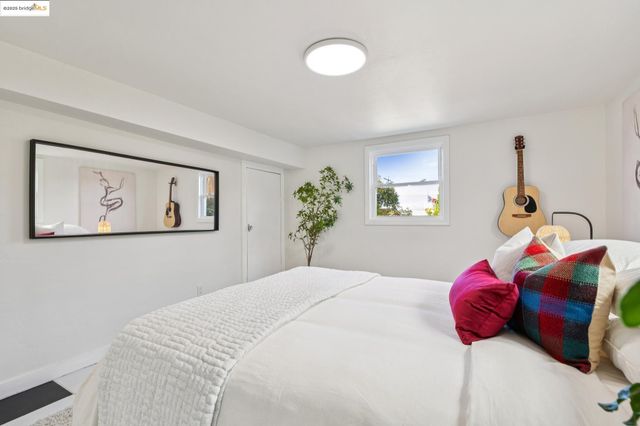 5429 Van Fleet Ave, Richmond, CA 94804