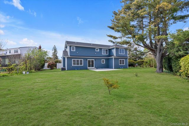 11 Evelyn Court, Syosset, NY 11791