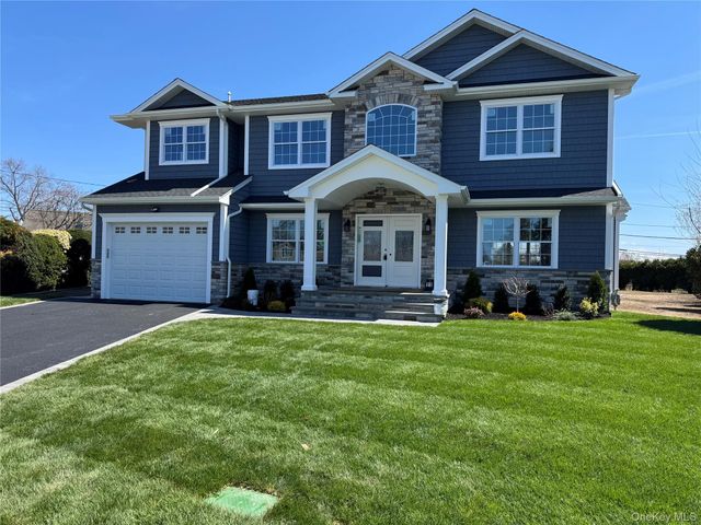 11 Evelyn Court, Syosset, NY 11791