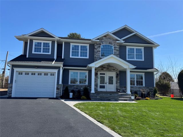 11 Evelyn Court, Syosset, NY 11791