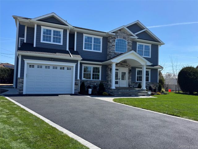 11 Evelyn Court, Syosset, NY 11791