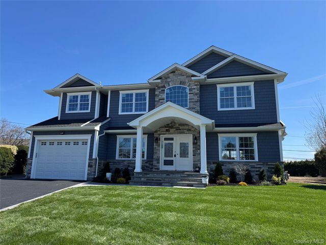 11 Evelyn Court, Syosset, NY 11791