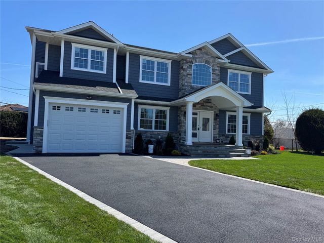 11 Evelyn Court, Syosset, NY 11791