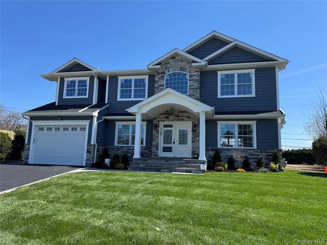11 Evelyn Court, Syosset, NY 11791