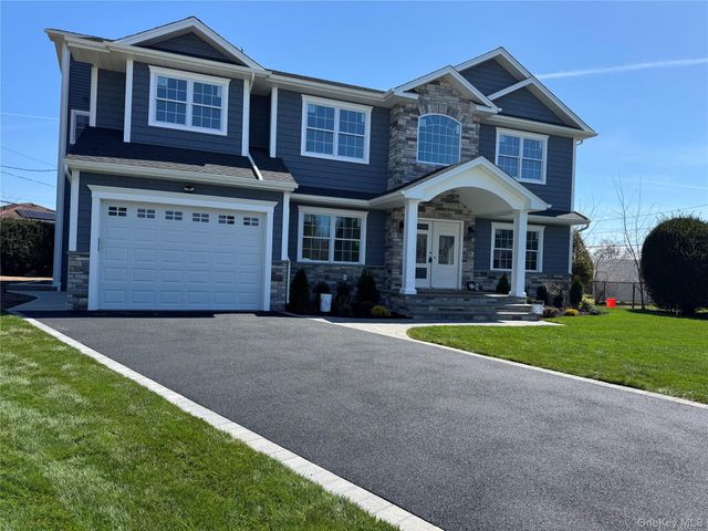 11 Evelyn Court, Syosset, NY 11791