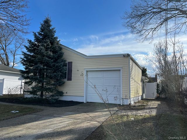 3610 Locust Avenue, Seaford, NY 11783