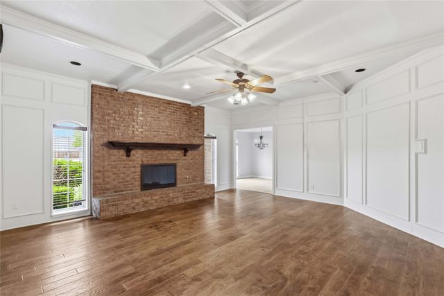 200 Sunny Crest Drive, Murphy, TX 75094