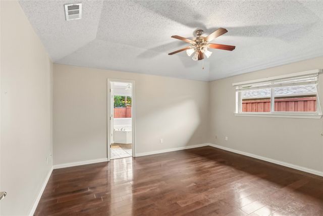 200 Sunny Crest Drive, Murphy, TX 75094