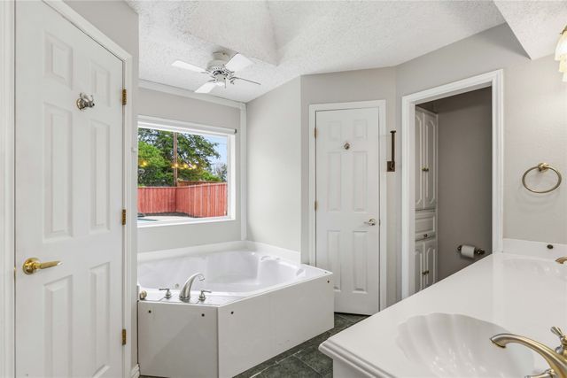 200 Sunny Crest Drive, Murphy, TX 75094