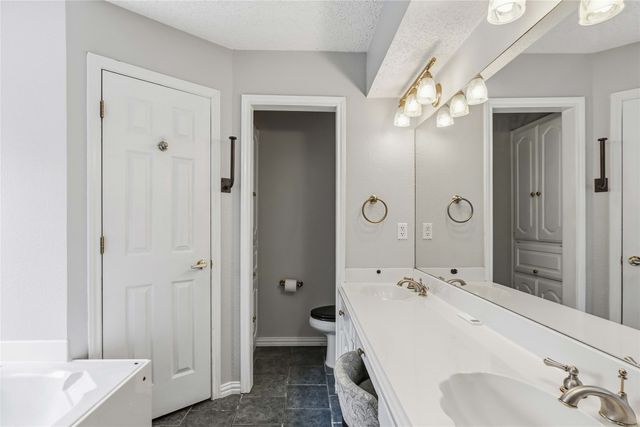 200 Sunny Crest Drive, Murphy, TX 75094