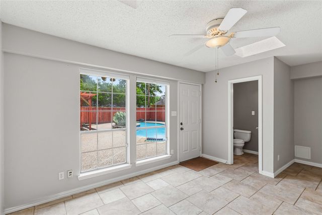 200 Sunny Crest Drive, Murphy, TX 75094