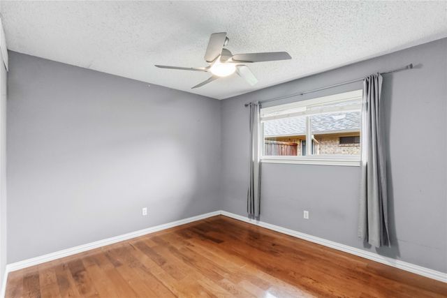 200 Sunny Crest Drive, Murphy, TX 75094