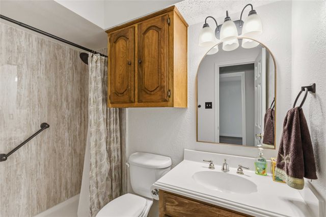 200 Sunny Crest Drive, Murphy, TX 75094