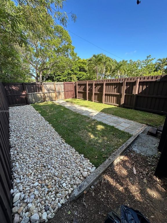 141 NE 14th St 1, Homestead, FL 33030