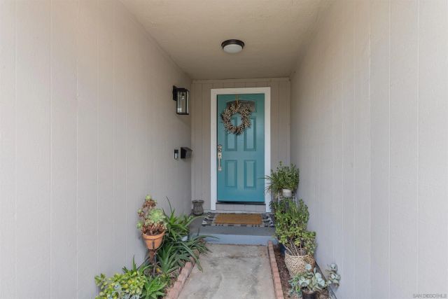 10056 Woodpark, Santee, CA 92071