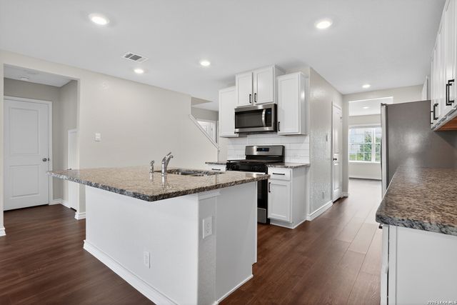 611 OVERLOOK RDG, Cibolo, TX 78108