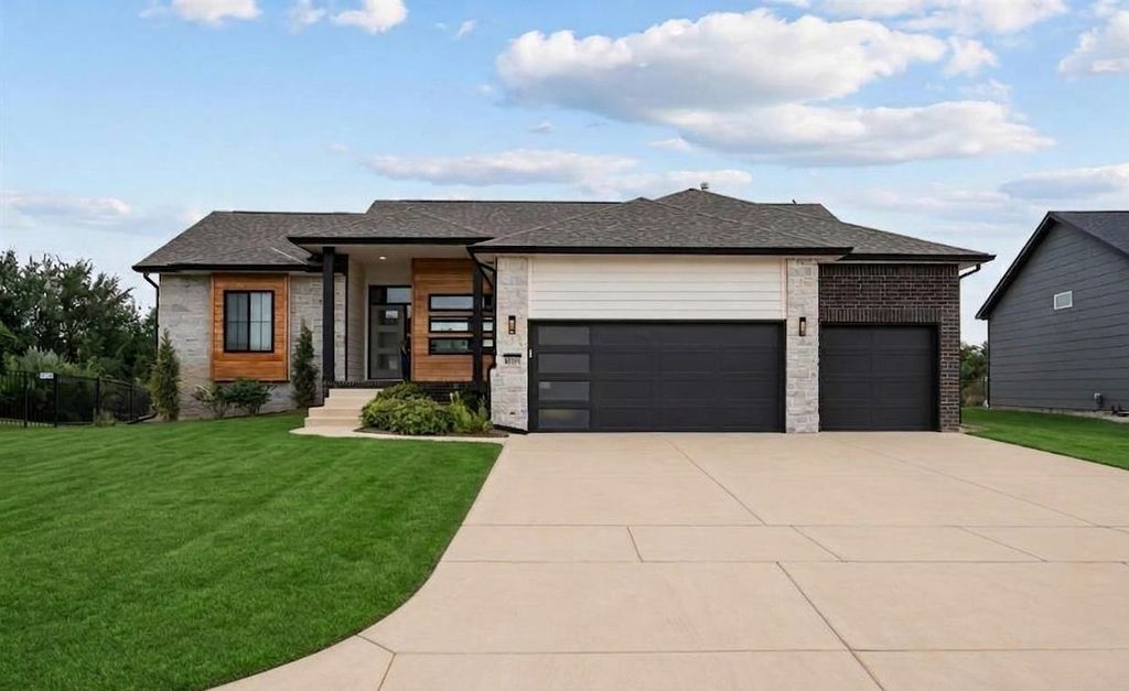 4909 N Emerald Ct, Maize, KS 67101