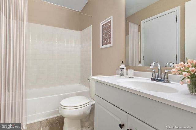 8 WINTON LN, Newark, DE 19702