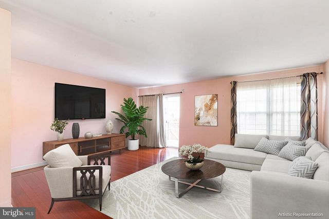 8 WINTON LN, Newark, DE 19702