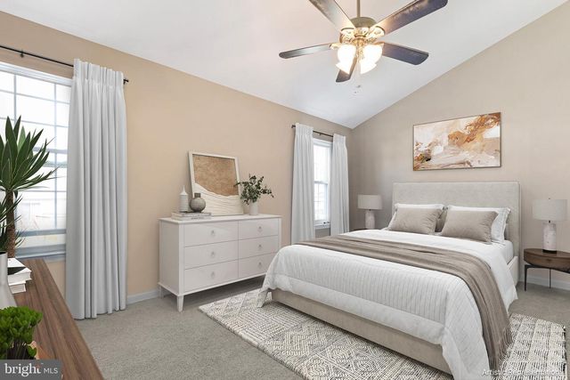 8 WINTON LN, Newark, DE 19702