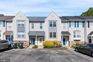 8 WINTON LN, Newark, DE 19702