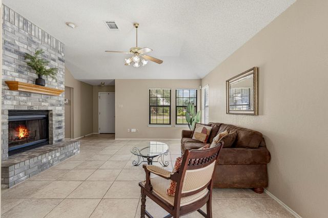 1001 Cedar Falls ST, Round Rock, TX 78681