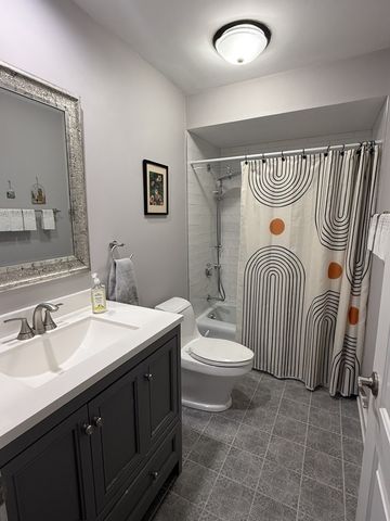 4000 Dundee Road 203B, Northbrook, IL 60062