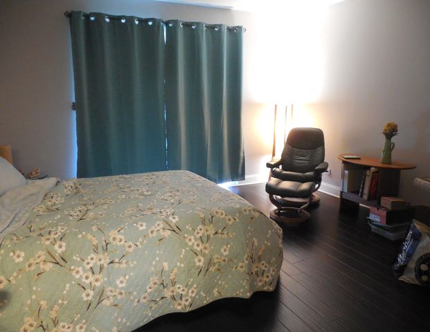 4000 Dundee Road 203B, Northbrook, IL 60062