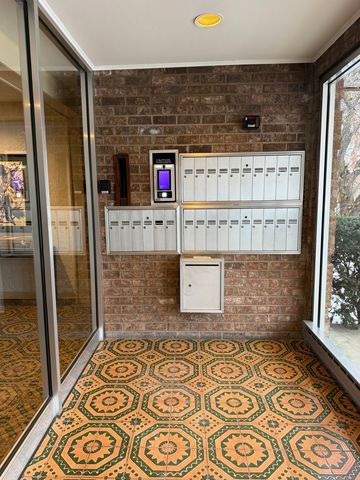 4000 Dundee Road 203B, Northbrook, IL 60062