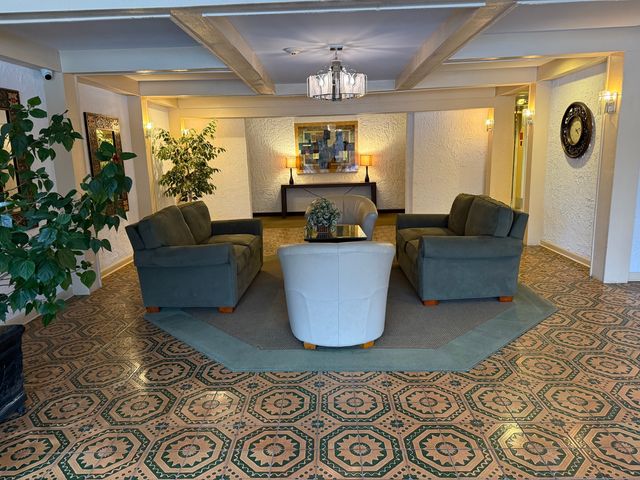 4000 Dundee Road 203B, Northbrook, IL 60062