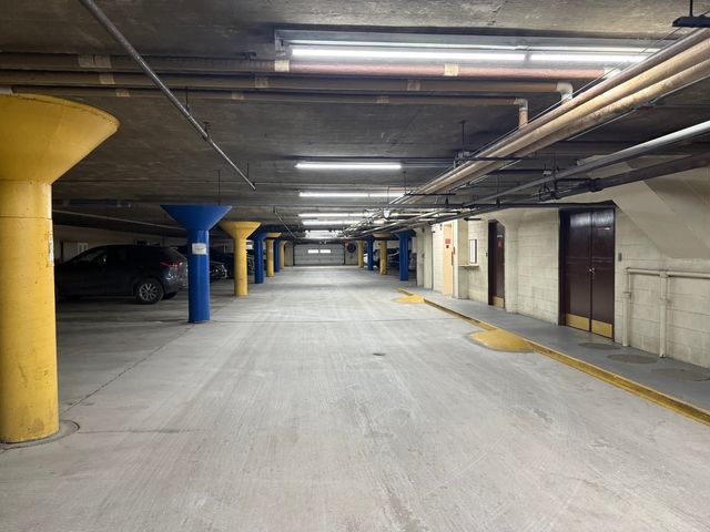 4000 Dundee Road 203B, Northbrook, IL 60062